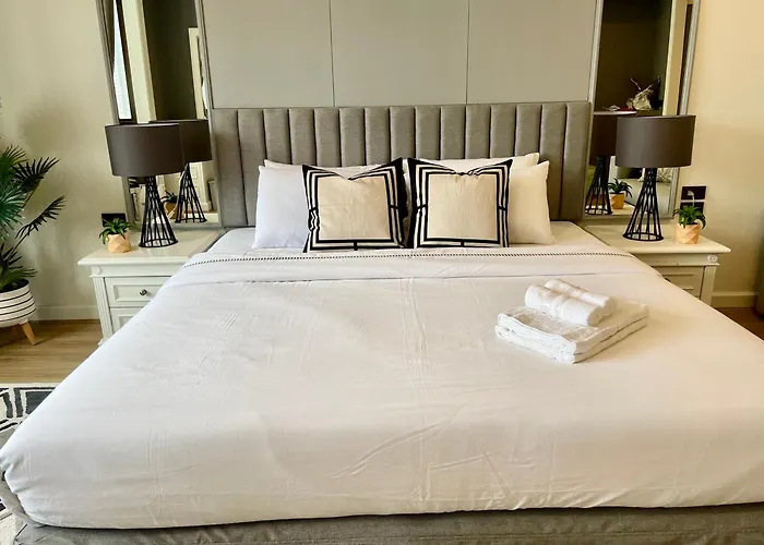 Vibrant Retreat 6 Mins Walk Bts Nana, 1br *